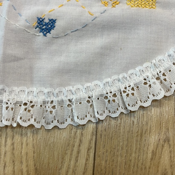 Vintage Hand Embroidered Lace Trim Milkmaid Waist Apron - Picture 3 of 3